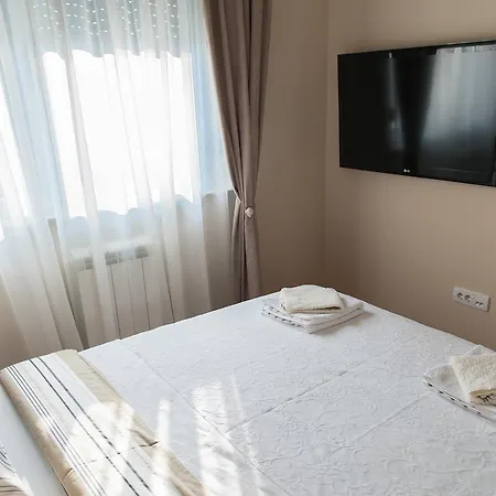 Ada Apartment *